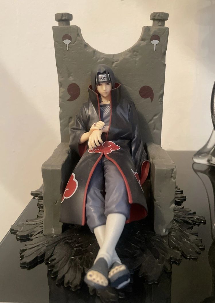 Immagine di Anime Figurine Sitting On Throne 1